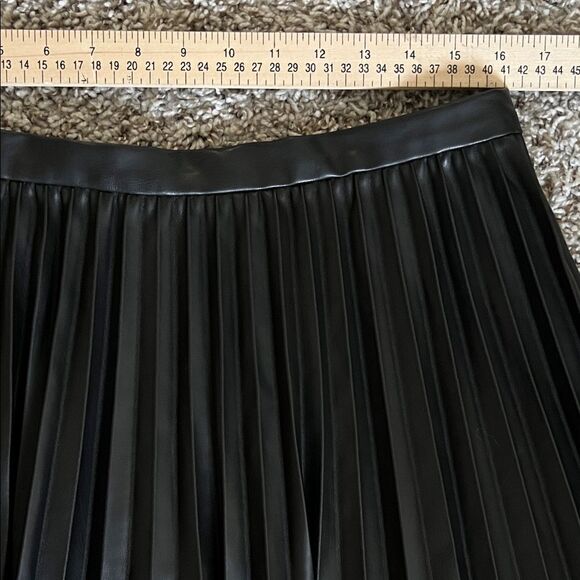 NWT French Connection ETTA Recycled Vegan Leather Skirt in Size 12 - Picture 10 of 15